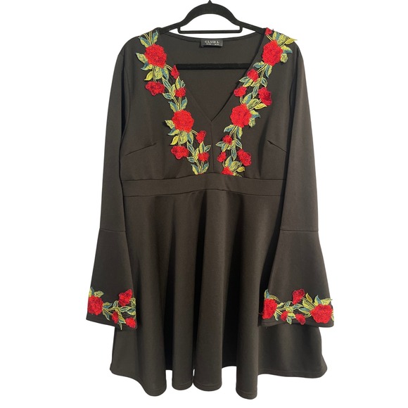 Club L London Dresses & Skirts - Club L London Black Floral Embroidered V Neck Bell‎ Sleeve Dress Stretch US 22